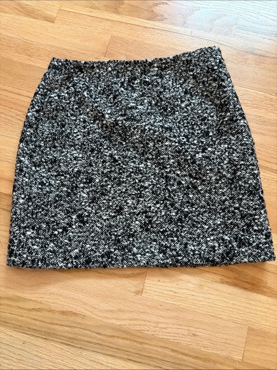 Tahari Dresses & Skirts - Tahari Black & White Textured Tweed Mini Skirt | Zip Side Detail